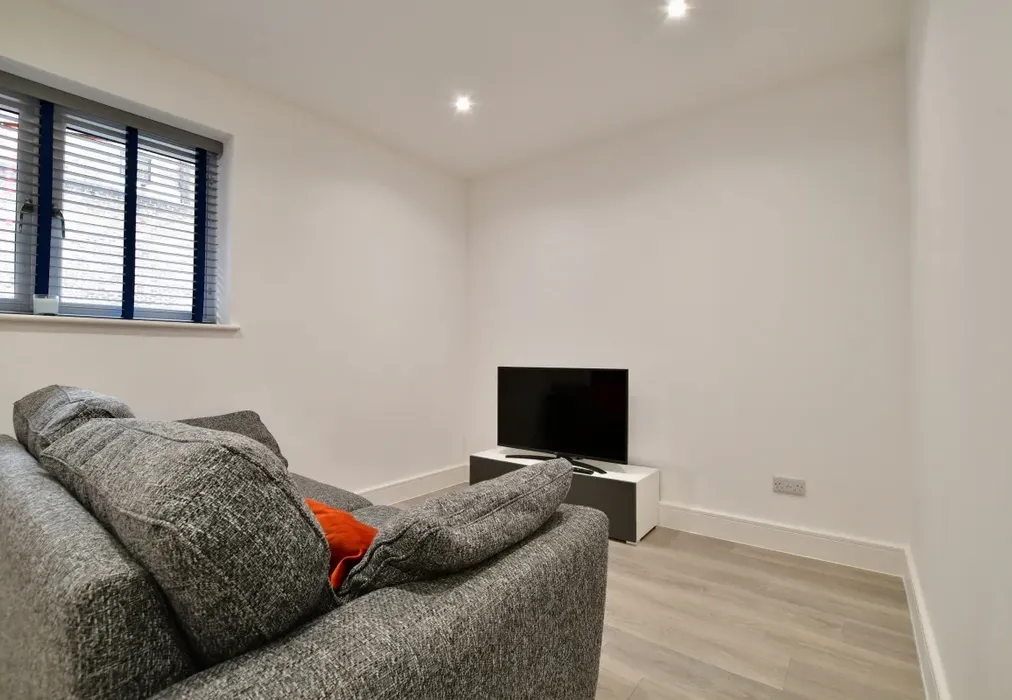 Livingroom 1 - North Street Horsham RH12 - Wards of Kent