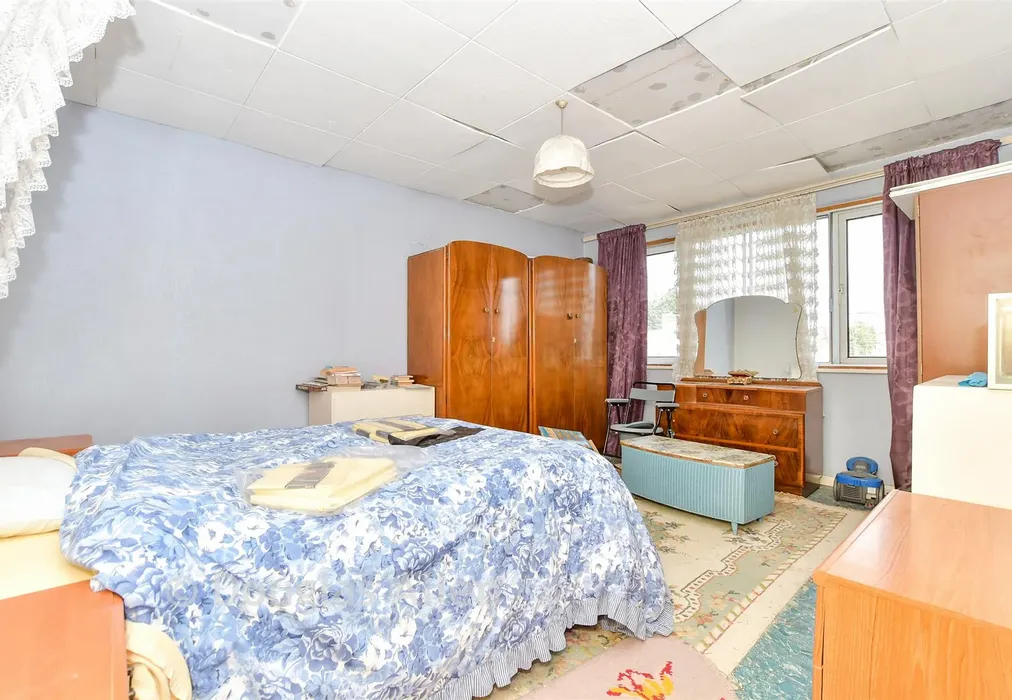 Bedroom 1 - London Road, Wickford, Essex - Wards of Kent