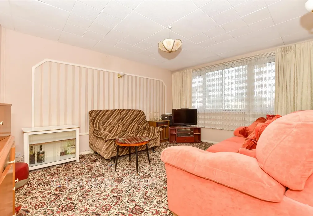 Lounge - London Road, Wickford, Essex - Wards of Kent