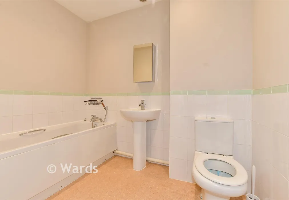 Bathroom - Meadow View, Romney Marsh, Kent - Wards of Kent