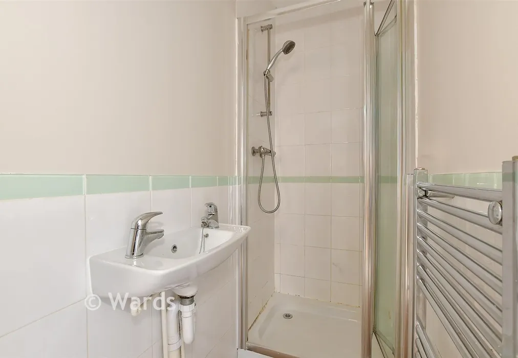 En-Suite - Meadow View, Romney Marsh, Kent - Wards of Kent