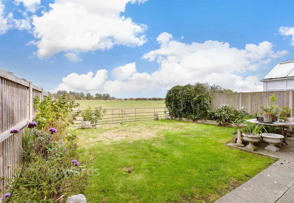 Rear Garden - Meadow View, Romney Marsh, Kent - Wards of Kent