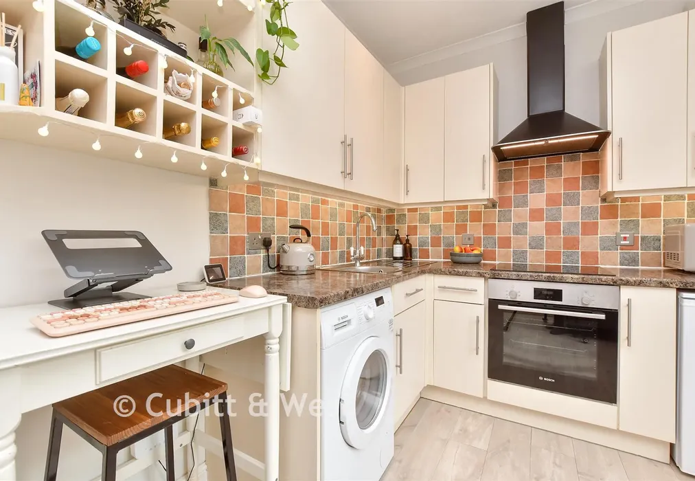 Lounge / Kitchen - Cavendish Road, Sutton, Surrey - Wards of Kent