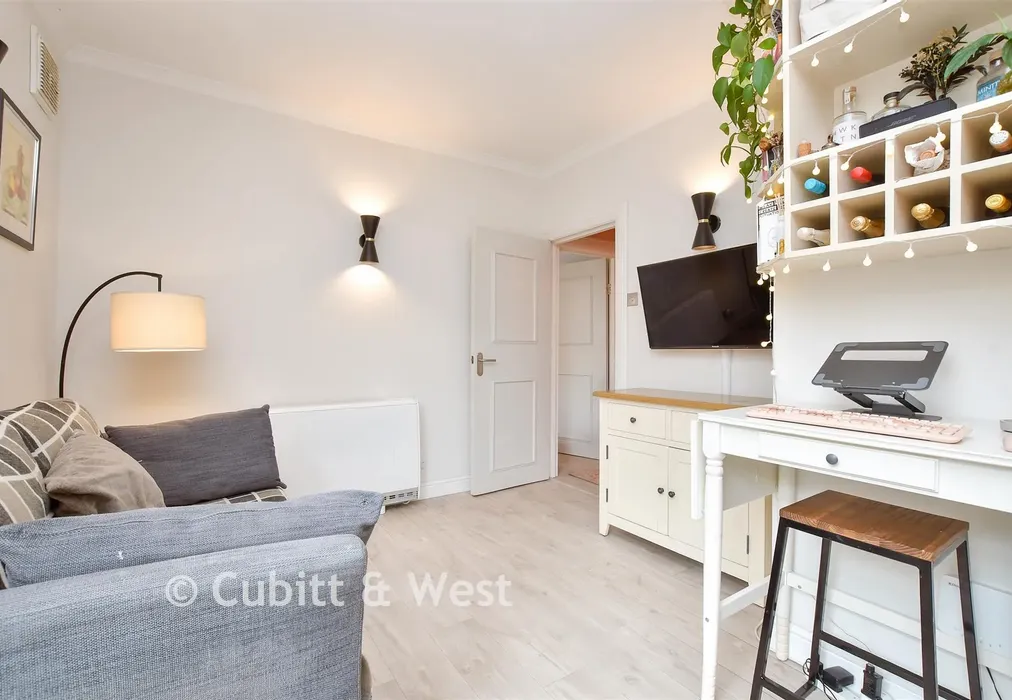 Lounge / Kitchen - Cavendish Road, Sutton, Surrey - Wards of Kent