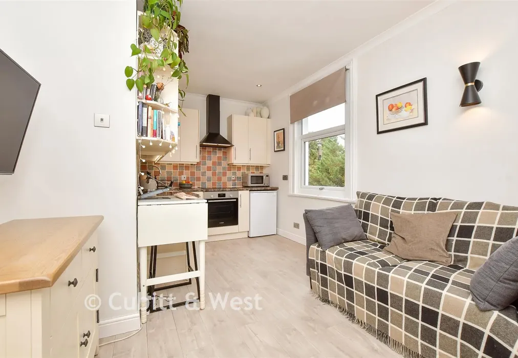 Lounge / Kitchen - Cavendish Road, Sutton, Surrey - Wards of Kent
