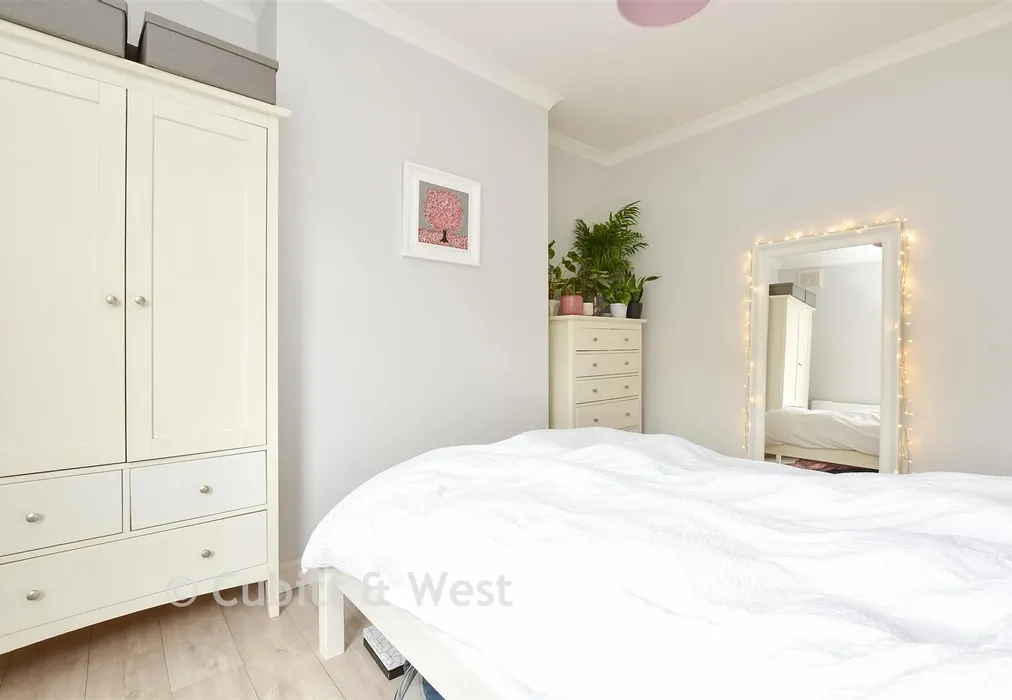 Bedroom - Cavendish Road, Sutton, Surrey - Wards of Kent