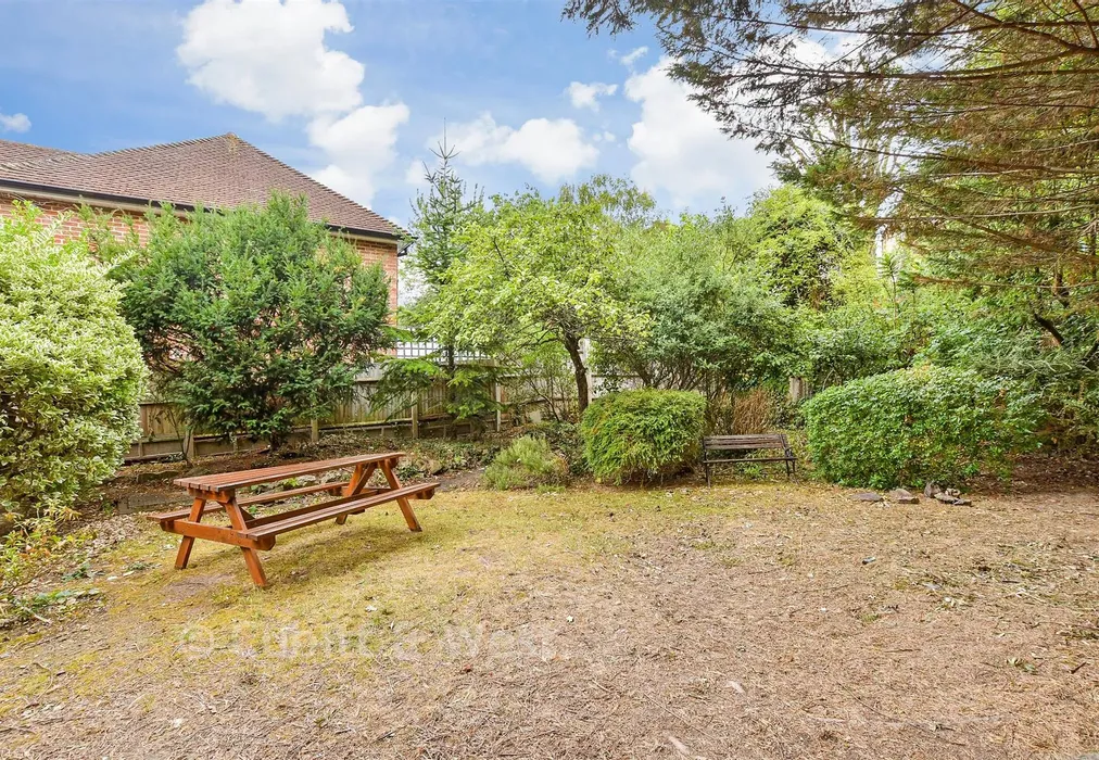 Communal Gardens - Cavendish Road, Sutton, Surrey - Wards of Kent