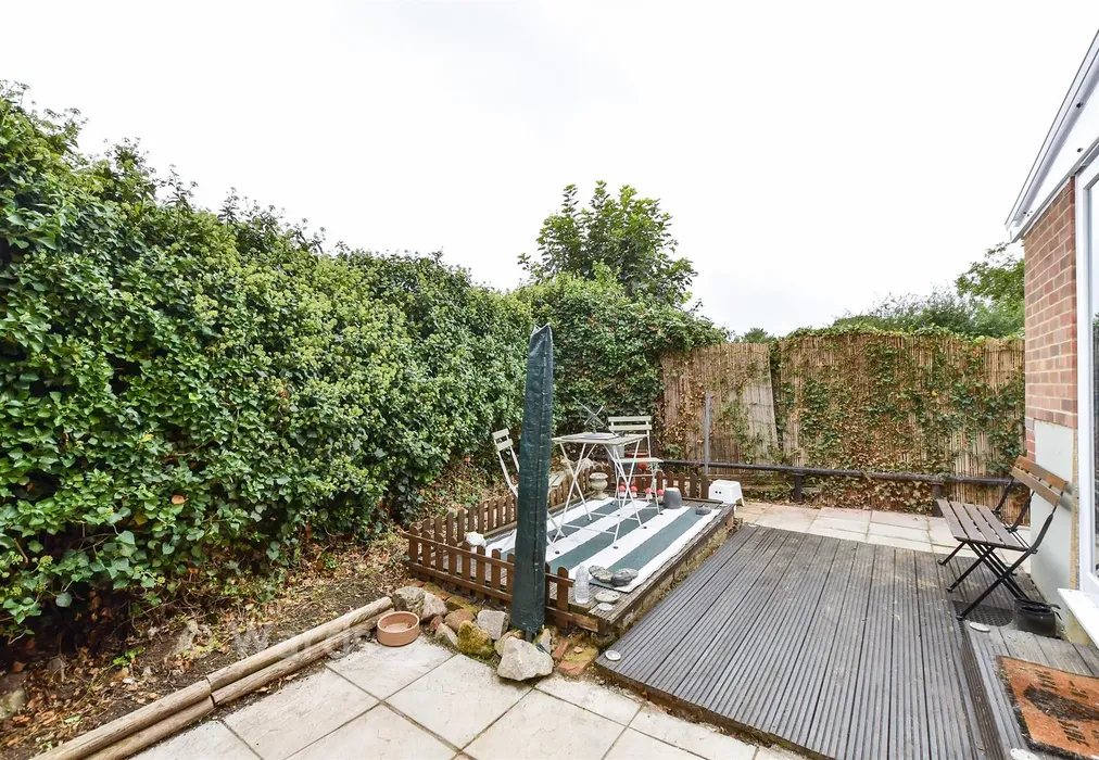 Side Garden - Powell Close, Aylesford, Kent - Wards of Kent