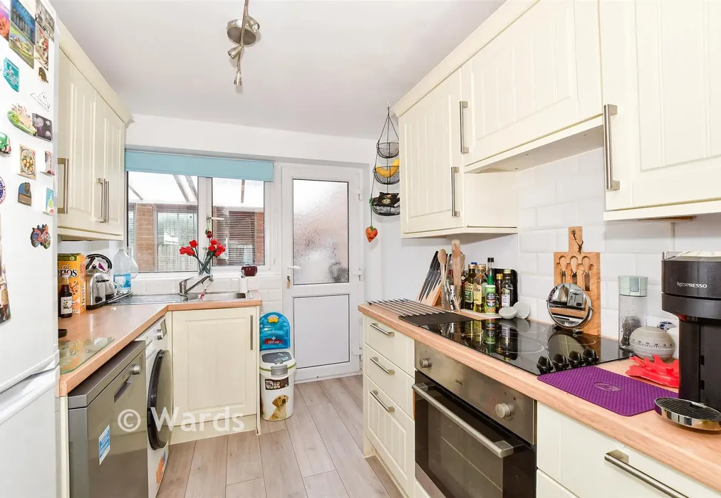 Kitchen - Powell Close, Aylesford, Kent - Wards of Kent