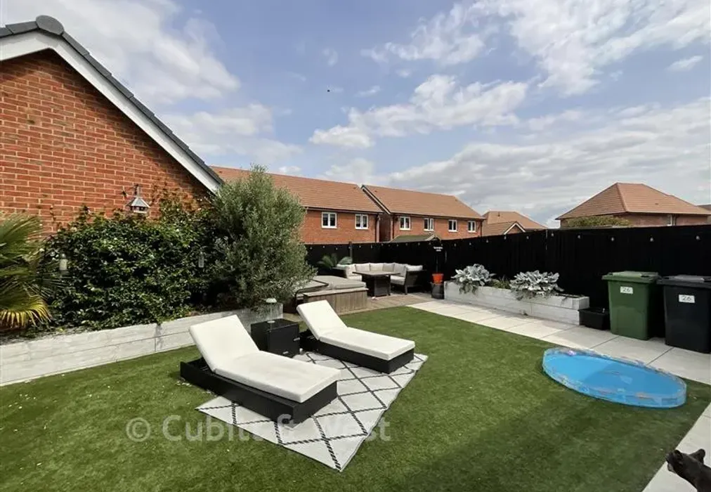Garden - Ainsworth Road, Waterlooville, Hampshire - Wards of Kent