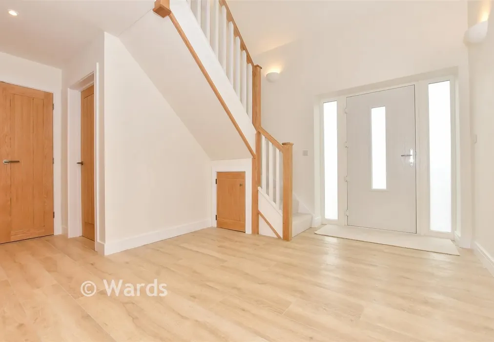 Entrance Hall - Green Meadows, Eythorne, Kent - Wards of Kent