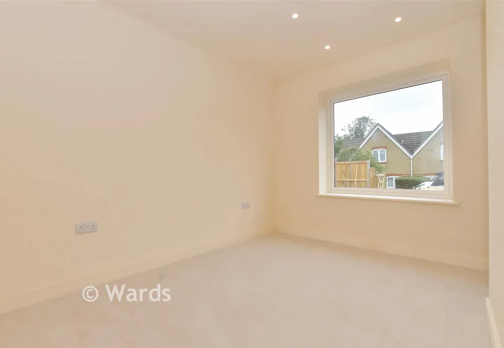 Bedroom 1 - Green Meadows, Eythorne, Kent - Wards of Kent