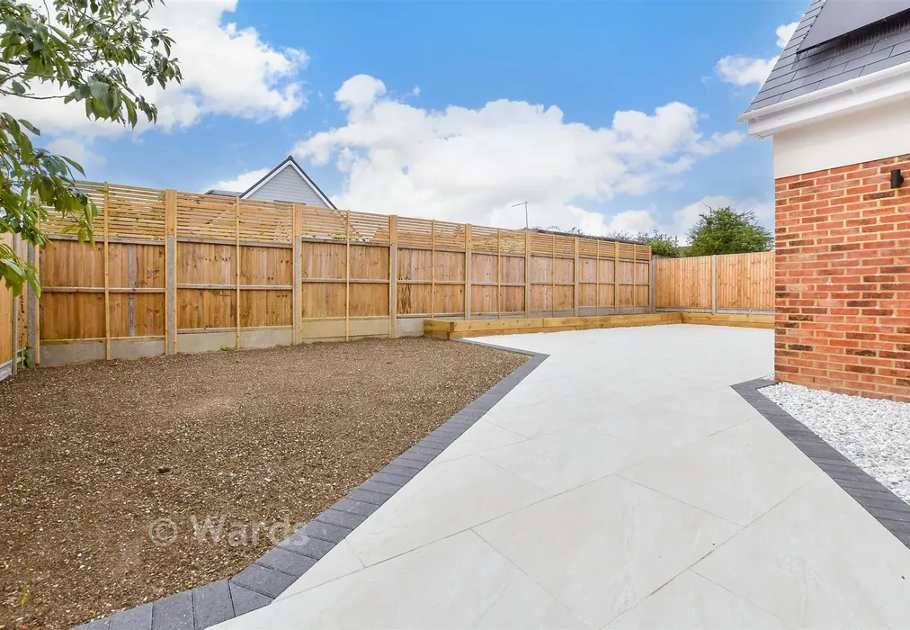 Rear Garden - Green Meadows, Eythorne, Kent - Wards of Kent