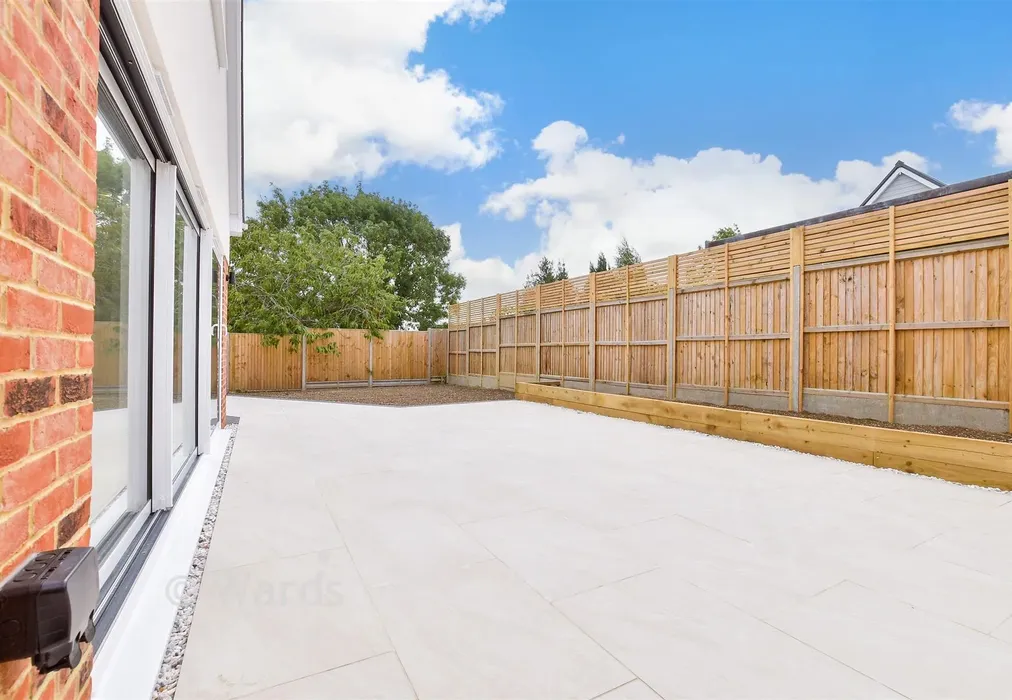 Rear Garden - Green Meadows, Eythorne, Kent - Wards of Kent