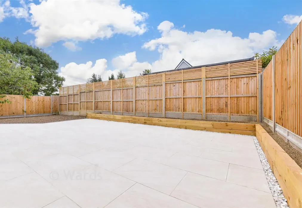 Rear Garden - Green Meadows, Eythorne, Kent - Wards of Kent