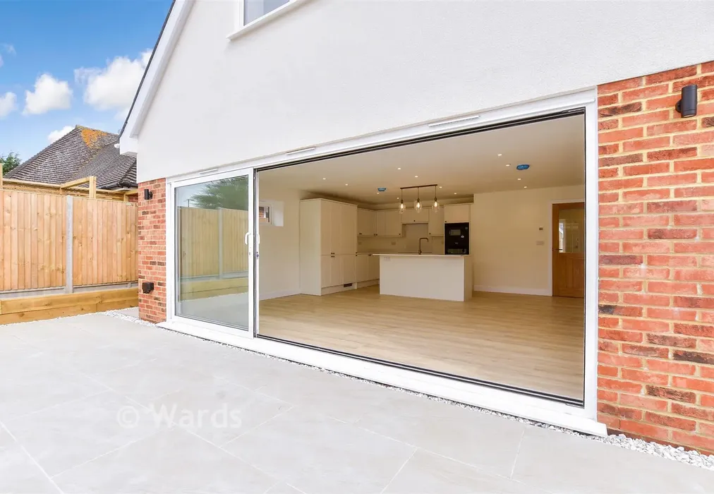 External Lifestyle Photograph - Green Meadows, Eythorne, Kent - Wards of Kent