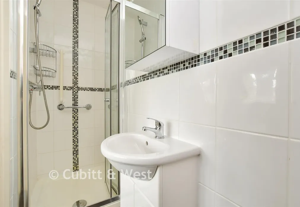 En-Suite Shower Room - Camrose Close, Shirley, Croydon, Surrey - Wards of Kent