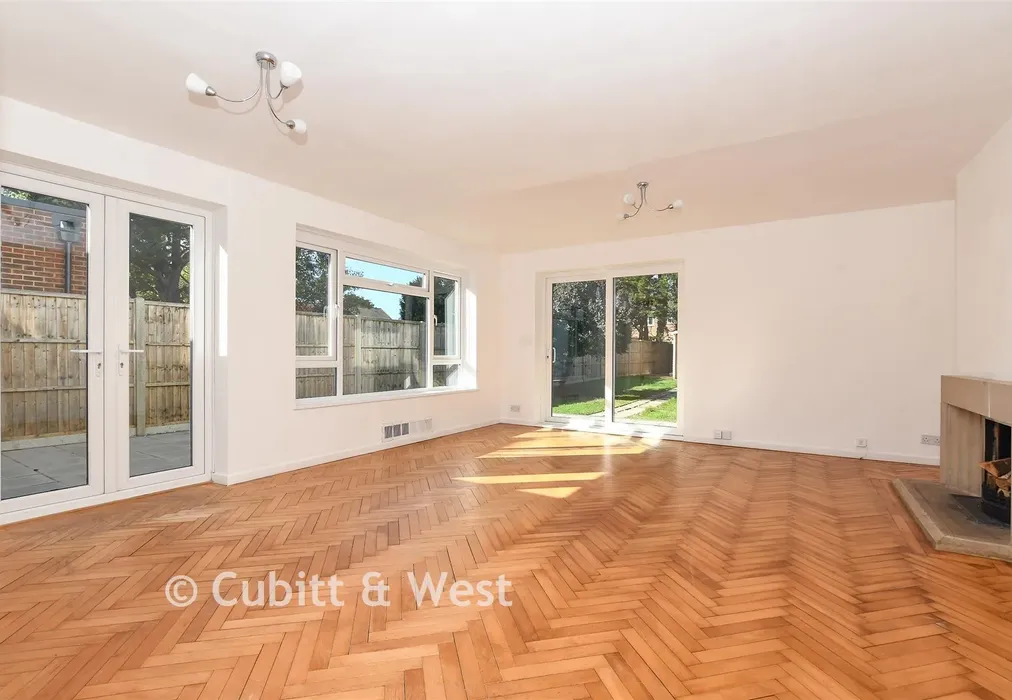 Lounge - Vicarage Lane, Horley, Surrey - Wards of Kent