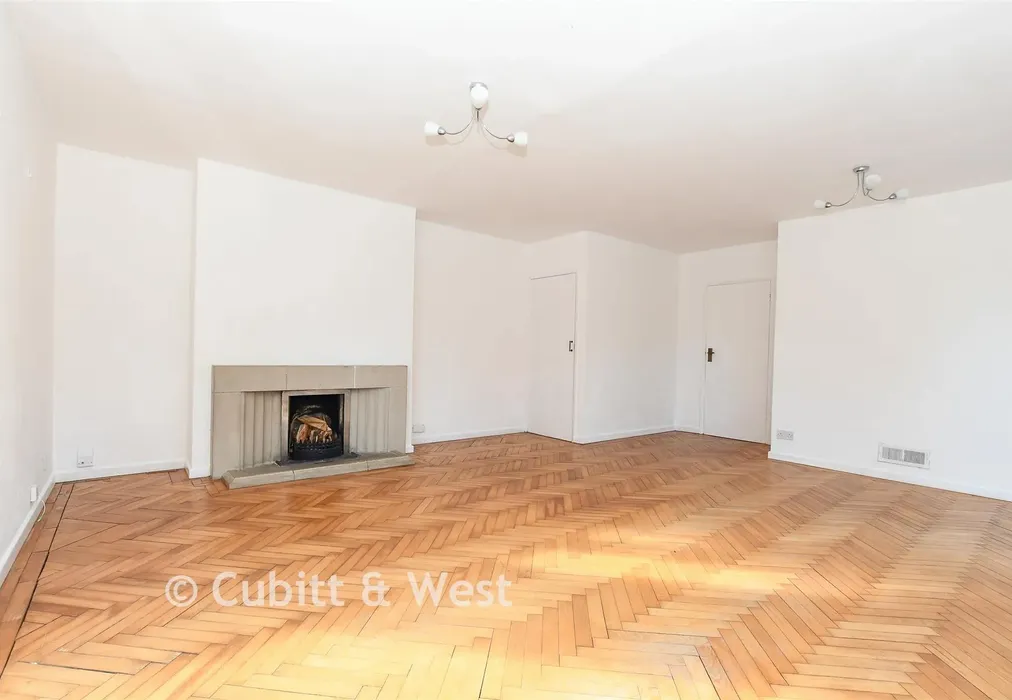 Lounge - Vicarage Lane, Horley, Surrey - Wards of Kent