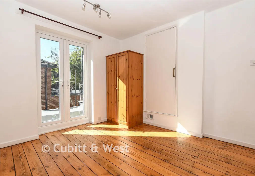 Bedroom 2 - Vicarage Lane, Horley, Surrey - Wards of Kent