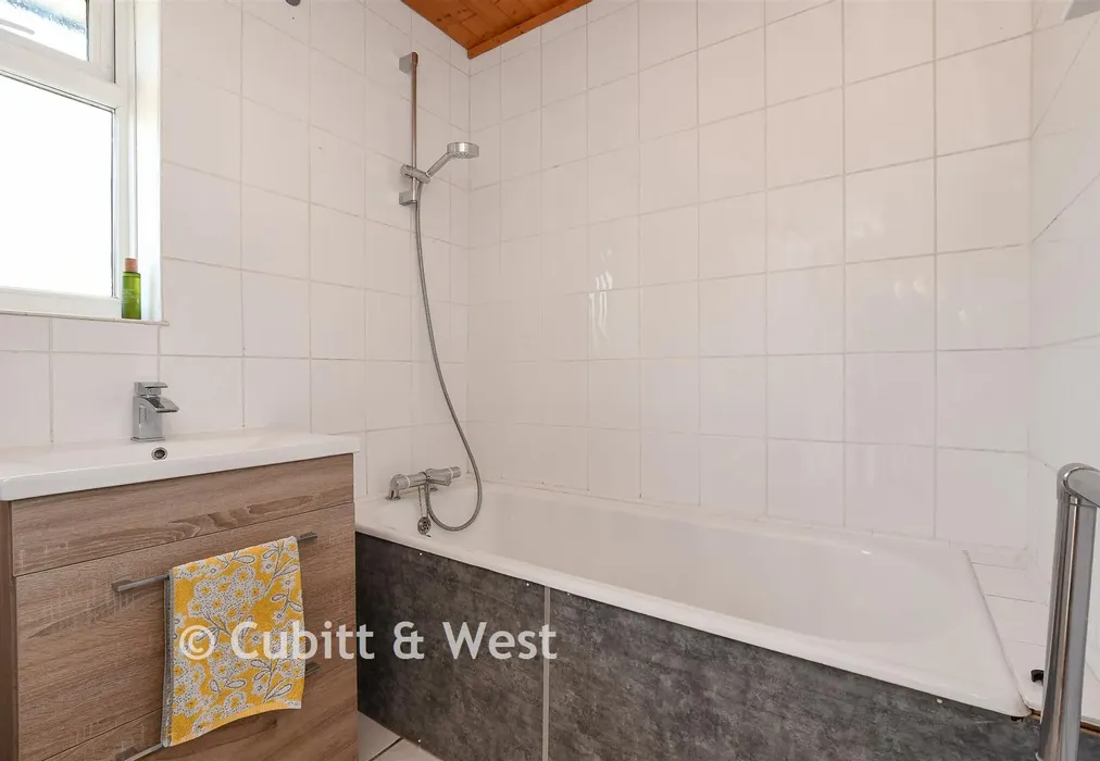 Bathroom - Vicarage Lane, Horley, Surrey - Wards of Kent