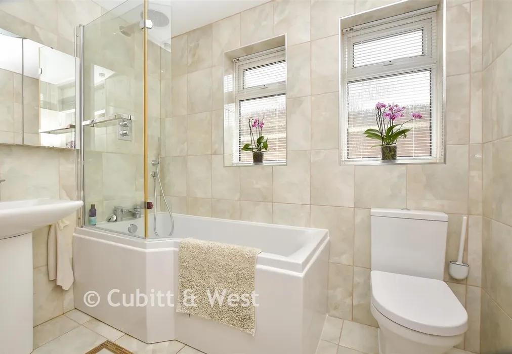 Bathroom - Pippin Close, Shirley, Croydon, Surrey - Wards of Kent