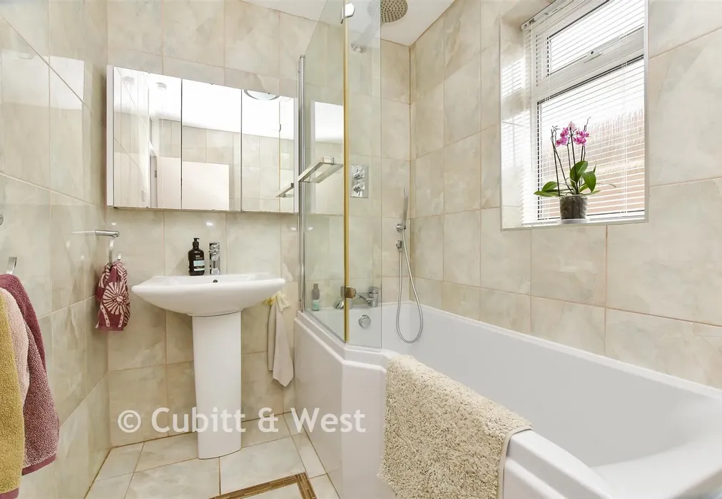 Bathroom - Pippin Close, Shirley, Croydon, Surrey - Wards of Kent
