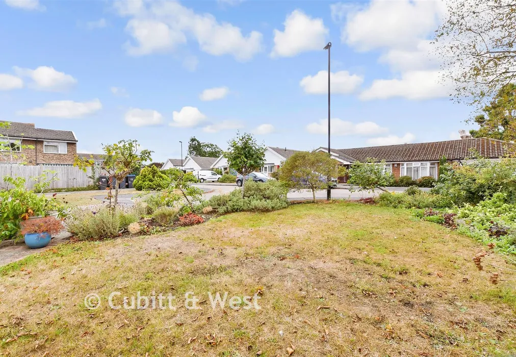 Front Garden - Pippin Close, Shirley, Croydon, Surrey - Wards of Kent