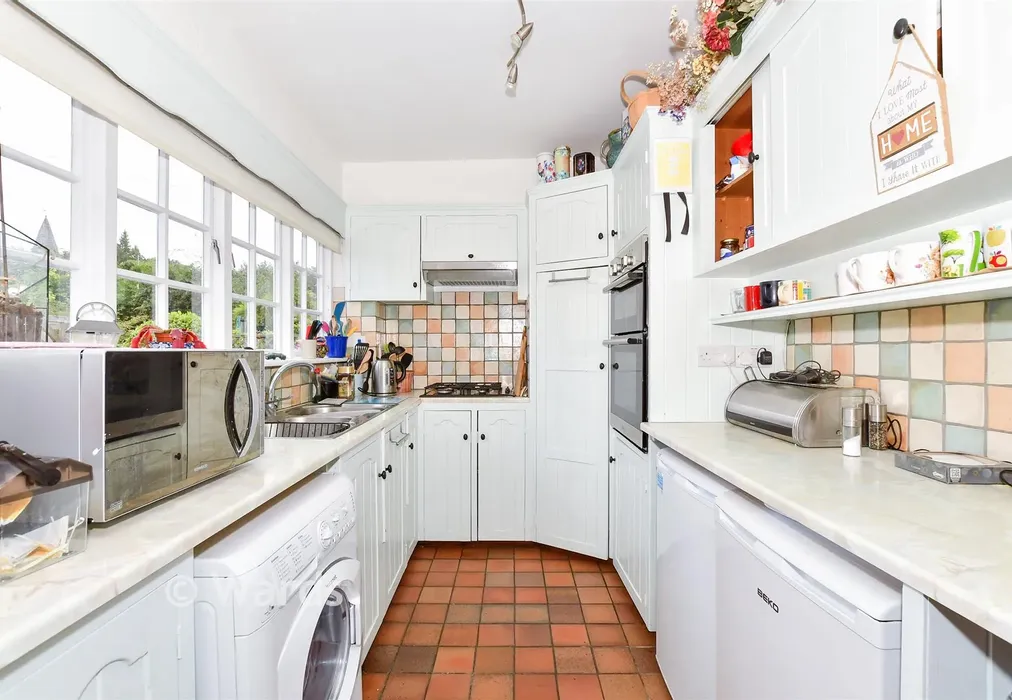 Kitchen - High Banks, Loose, Maidstone, Kent - Wards of Kent