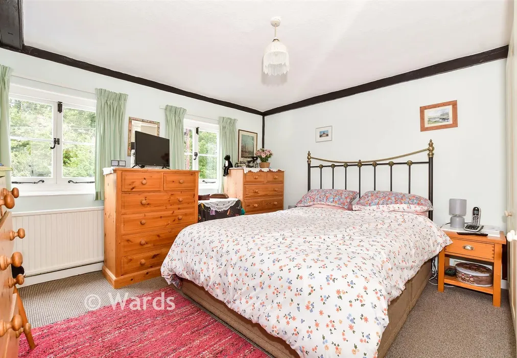Bedroom 1 - High Banks, Loose, Maidstone, Kent - Wards of Kent