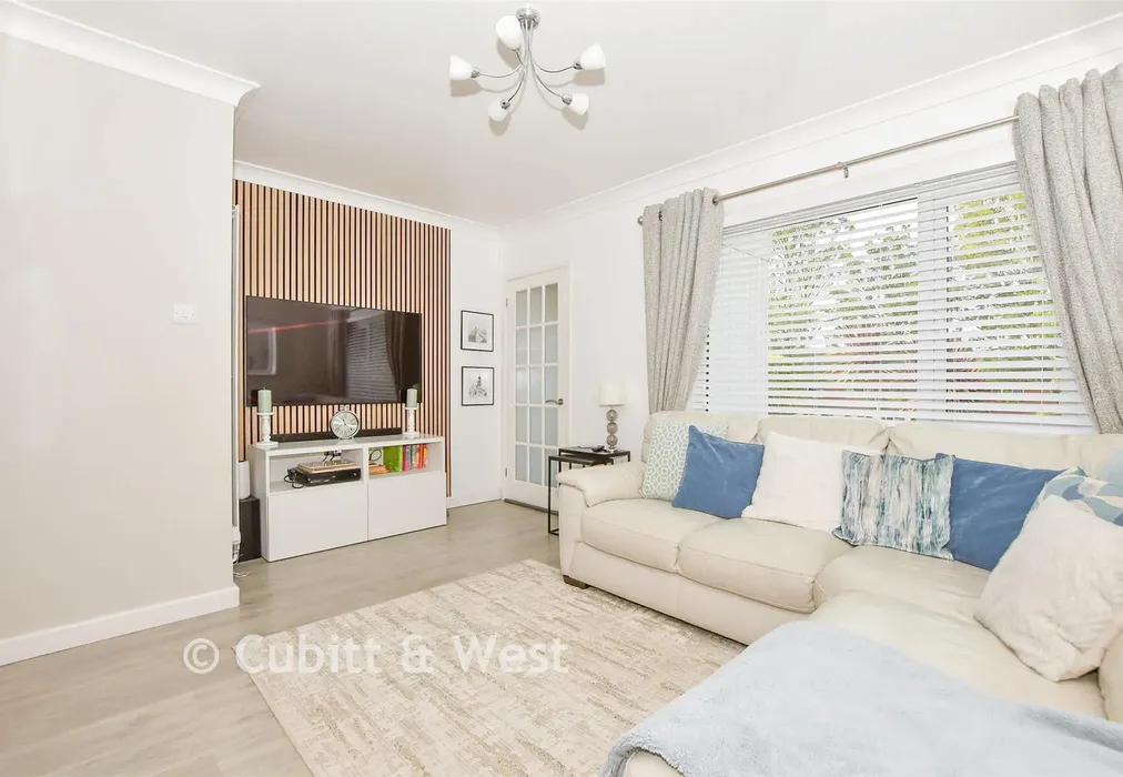 Lounge - Downland Drive, Southgate, West Sussex - Wards of Kent