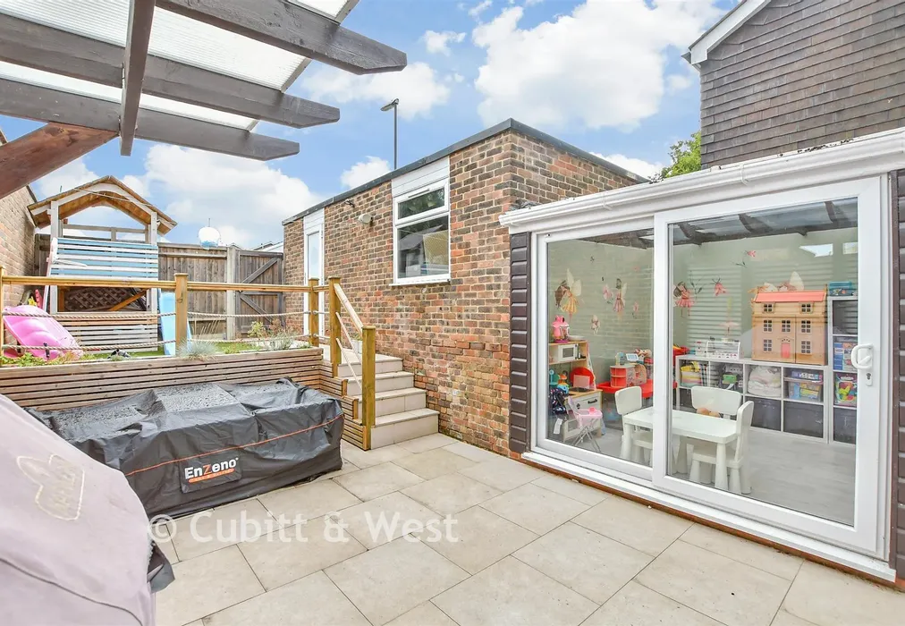 Rear Garden - Downland Drive, Southgate, West Sussex - Wards of Kent