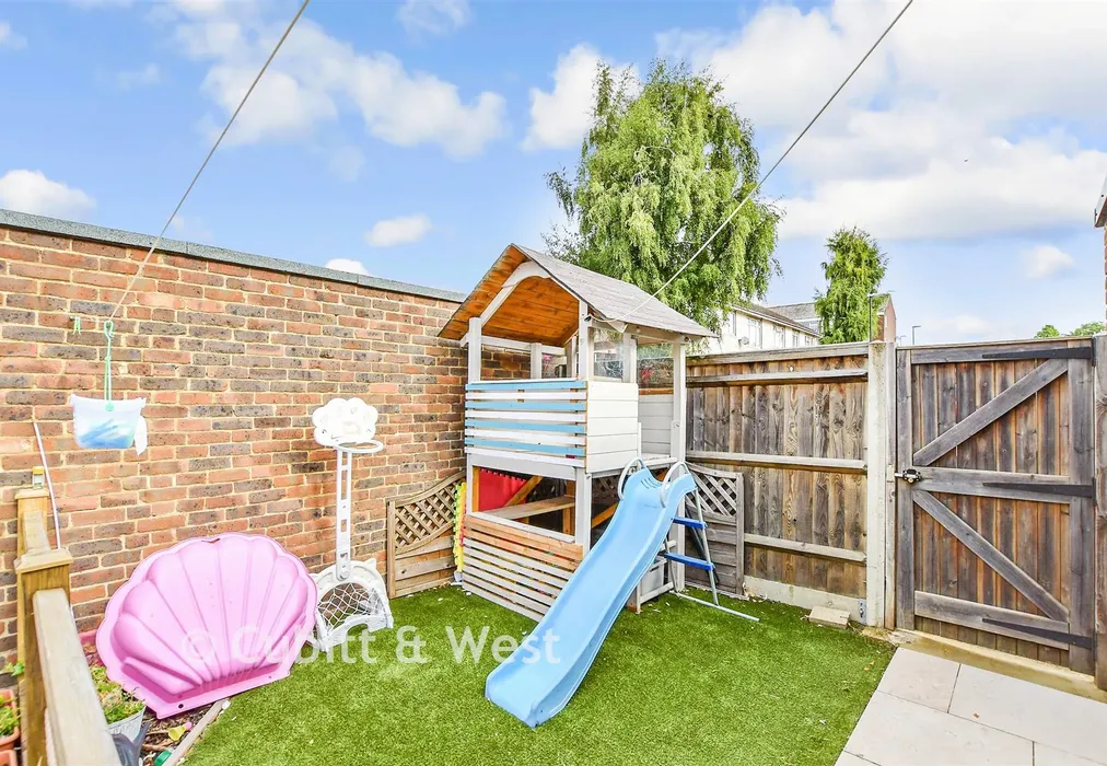 Rear Garden - Downland Drive, Southgate, West Sussex - Wards of Kent