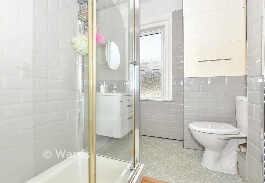Shower Room - Dudley Road, Folkestone, Kent - Wards of Kent