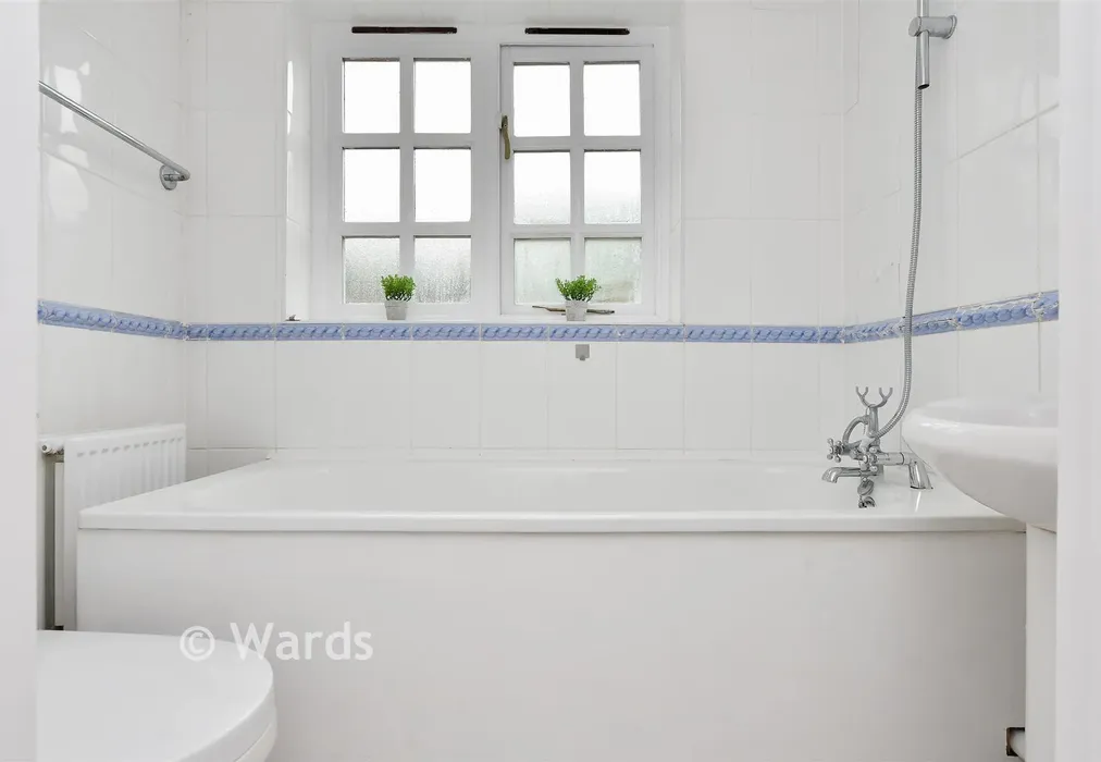 Bathroom - Love Lane, Canterbury, Kent - Wards of Kent