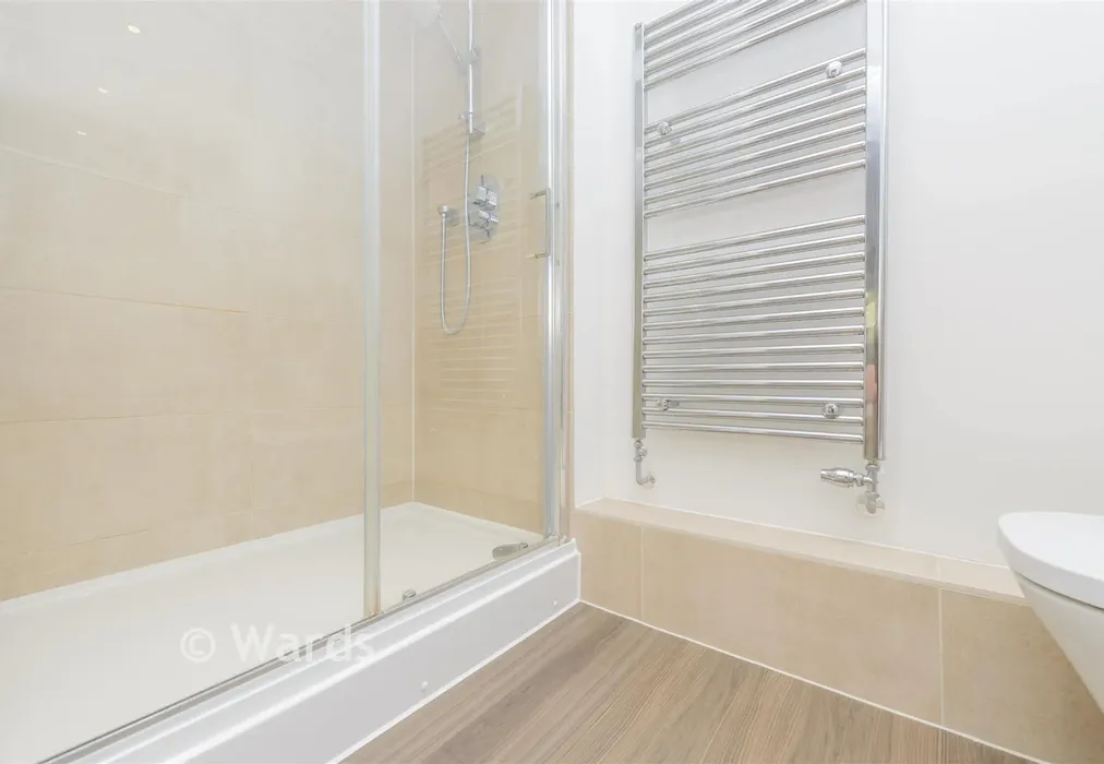 Bedroom 2 - Springhead Parkway, Gravesend, Kent - Wards of Kent