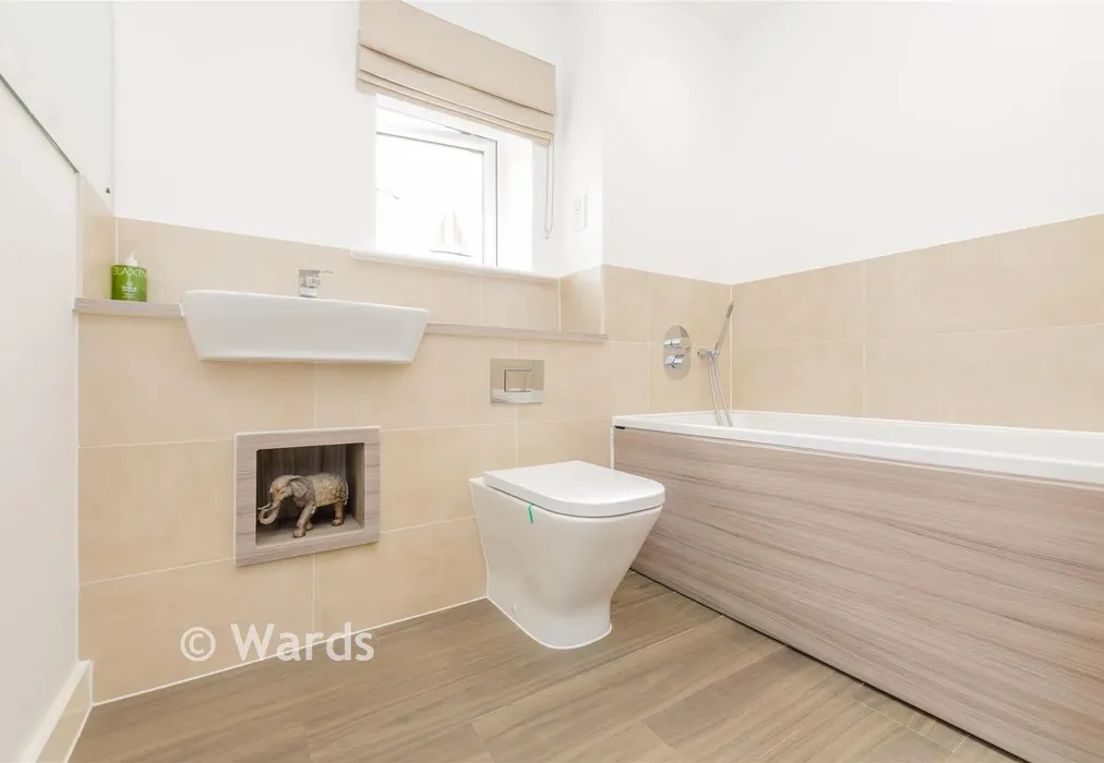 Bedroom 1 - Springhead Parkway, Gravesend, Kent - Wards of Kent