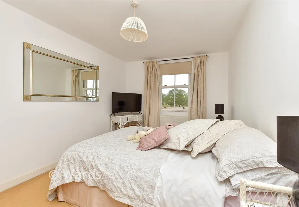 Bedroom 1 - Belvedere Road, Faversham, Kent - Wards of Kent
