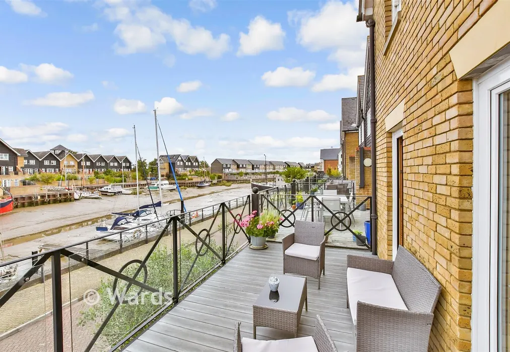 Balcony - Belvedere Road, Faversham, Kent - Wards of Kent