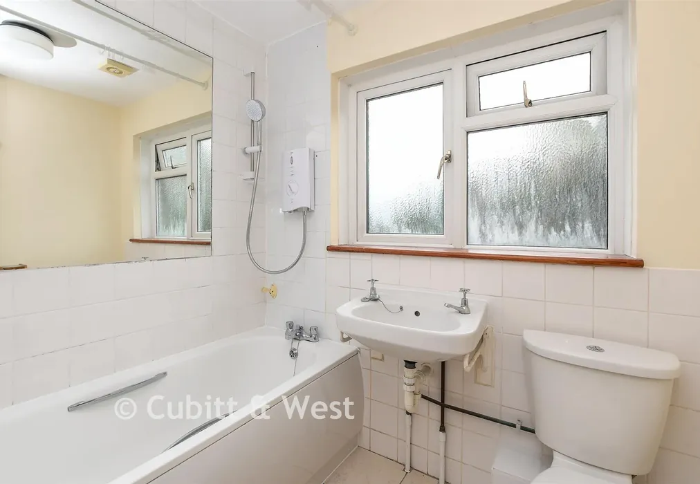 Bathroom - Marches Road, Warnham, Horsham, West Sussex - Wards of Kent