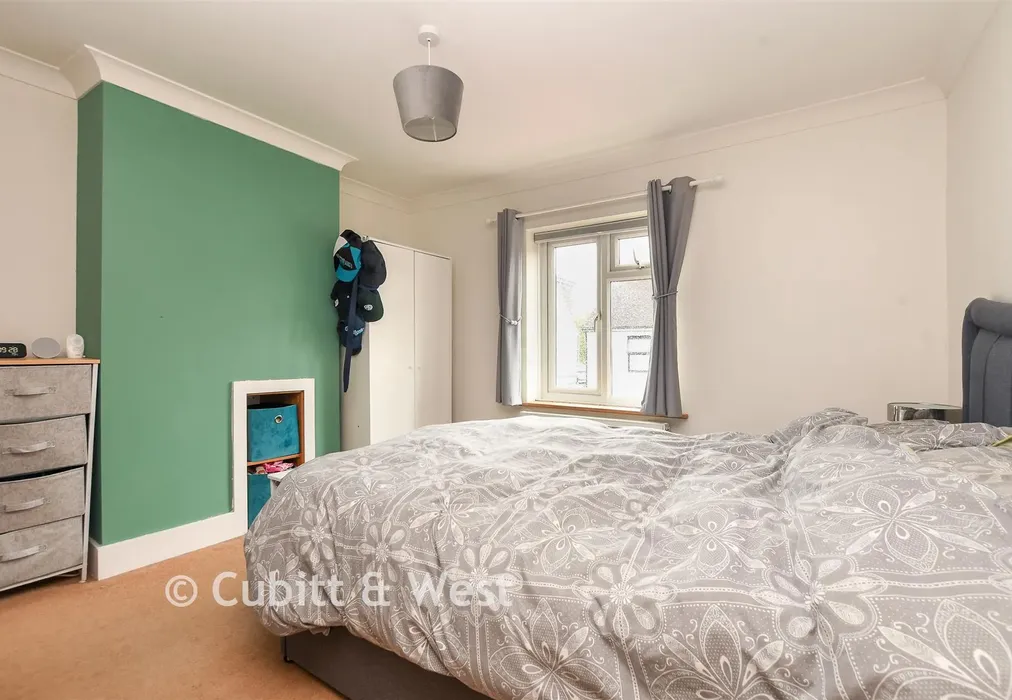 Bedroom 1 - Spencers Road, Horsham, West Sussex - Wards of Kent