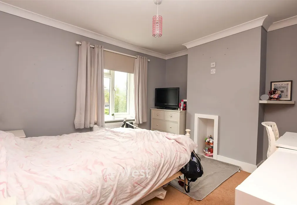 Bedroom 2 - Spencers Road, Horsham, West Sussex - Wards of Kent