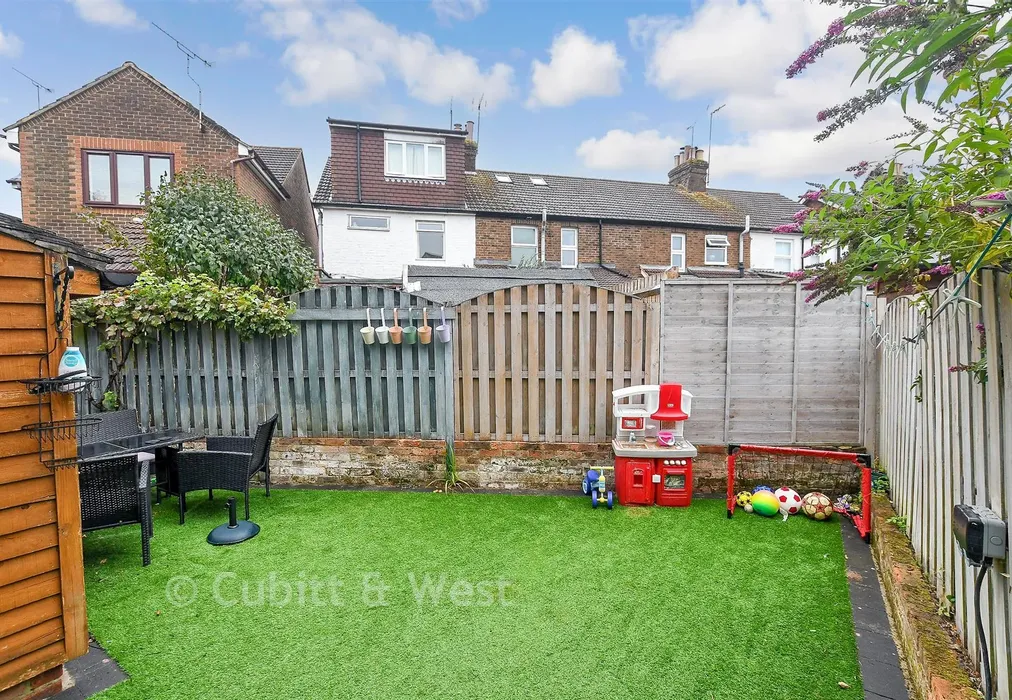Rear Garden - Spencers Road, Horsham, West Sussex - Wards of Kent