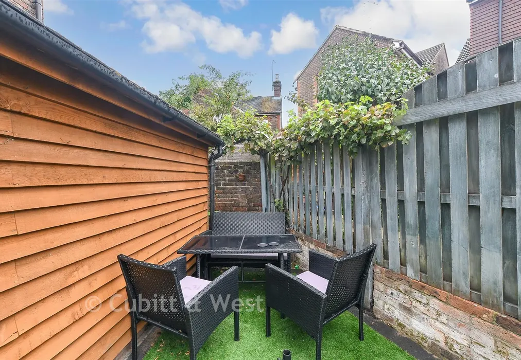 Rear Garden - Spencers Road, Horsham, West Sussex - Wards of Kent