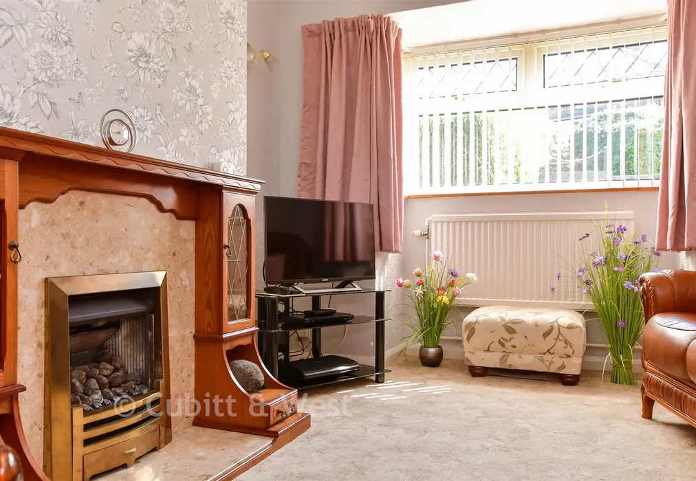Internal Lifestyle Photograph - Lyminster Avenue, Hollingbury, Brighton, East Sussex - Wards of Kent