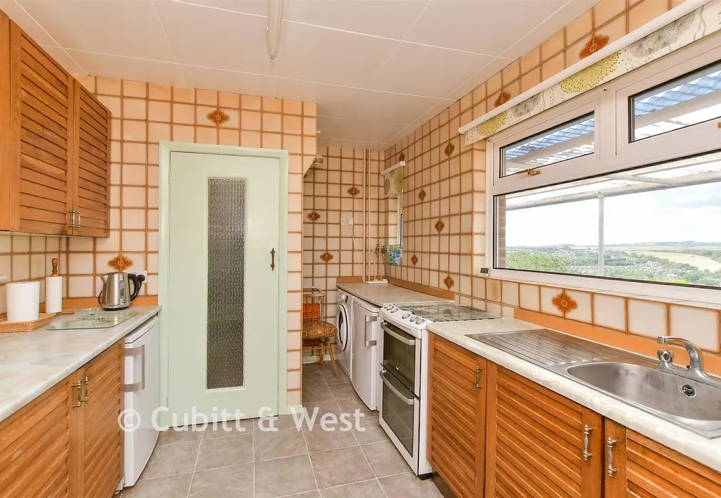 Kitchen - Lyminster Avenue, Hollingbury, Brighton, East Sussex - Wards of Kent