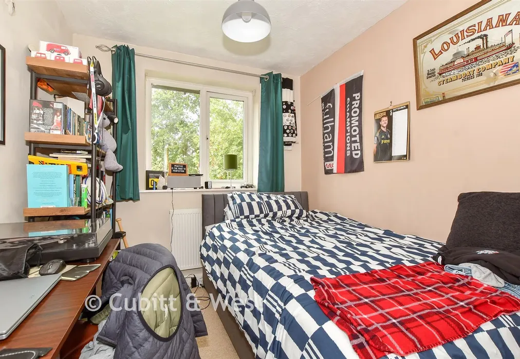 Bedroom 2 - The Dene, Southwater, Horsham, West Sussex - Wards of Kent