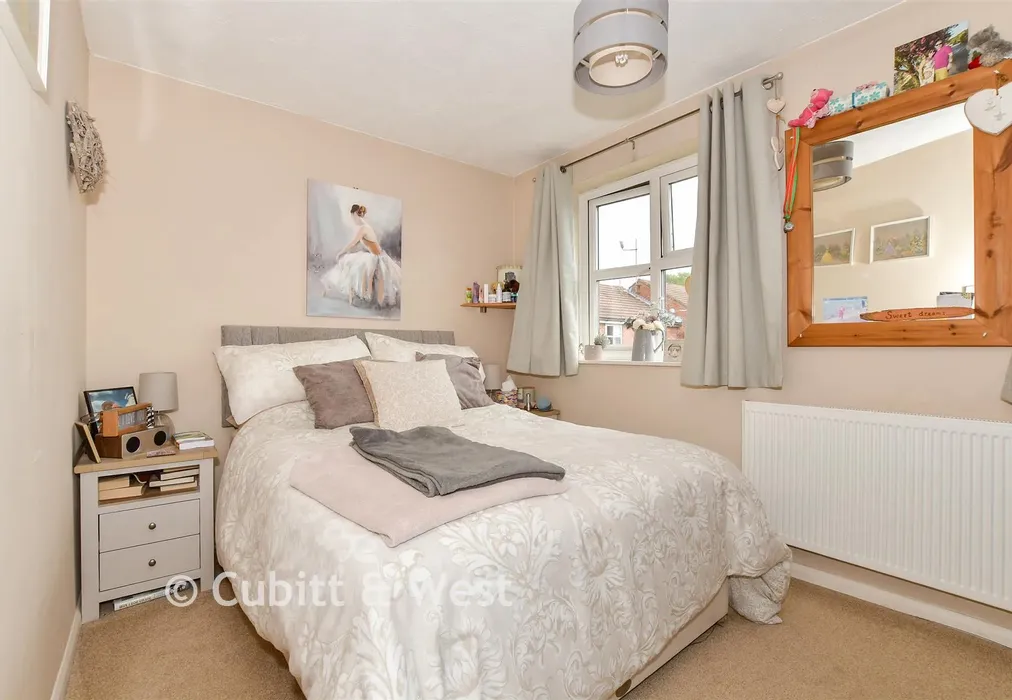 Bedroom 1 - The Dene, Southwater, Horsham, West Sussex - Wards of Kent