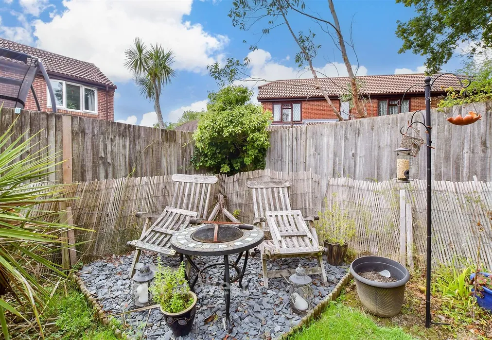 Rear Garden - The Dene, Southwater, Horsham, West Sussex - Wards of Kent