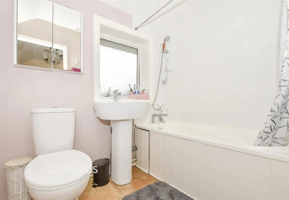 Bathroom - Lloyds Green, Wittersham, Kent - Wards of Kent